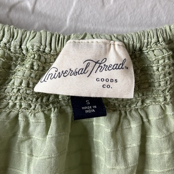 Universal Thread Wrap style blouse with puffy mid length sleeves. NWOT small - Picture 4 of 9